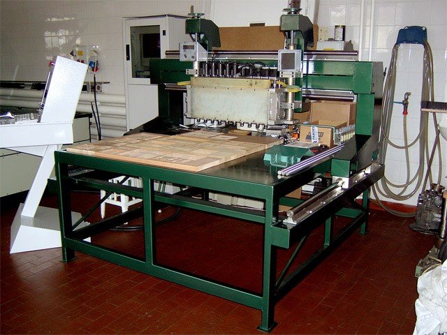 12 tengelyes CNC marógép1