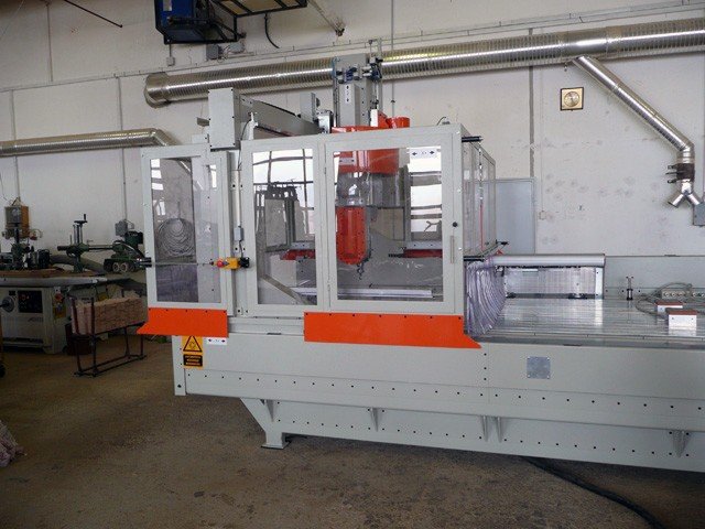 5 tengelyes szerszámcserés CNC maró2